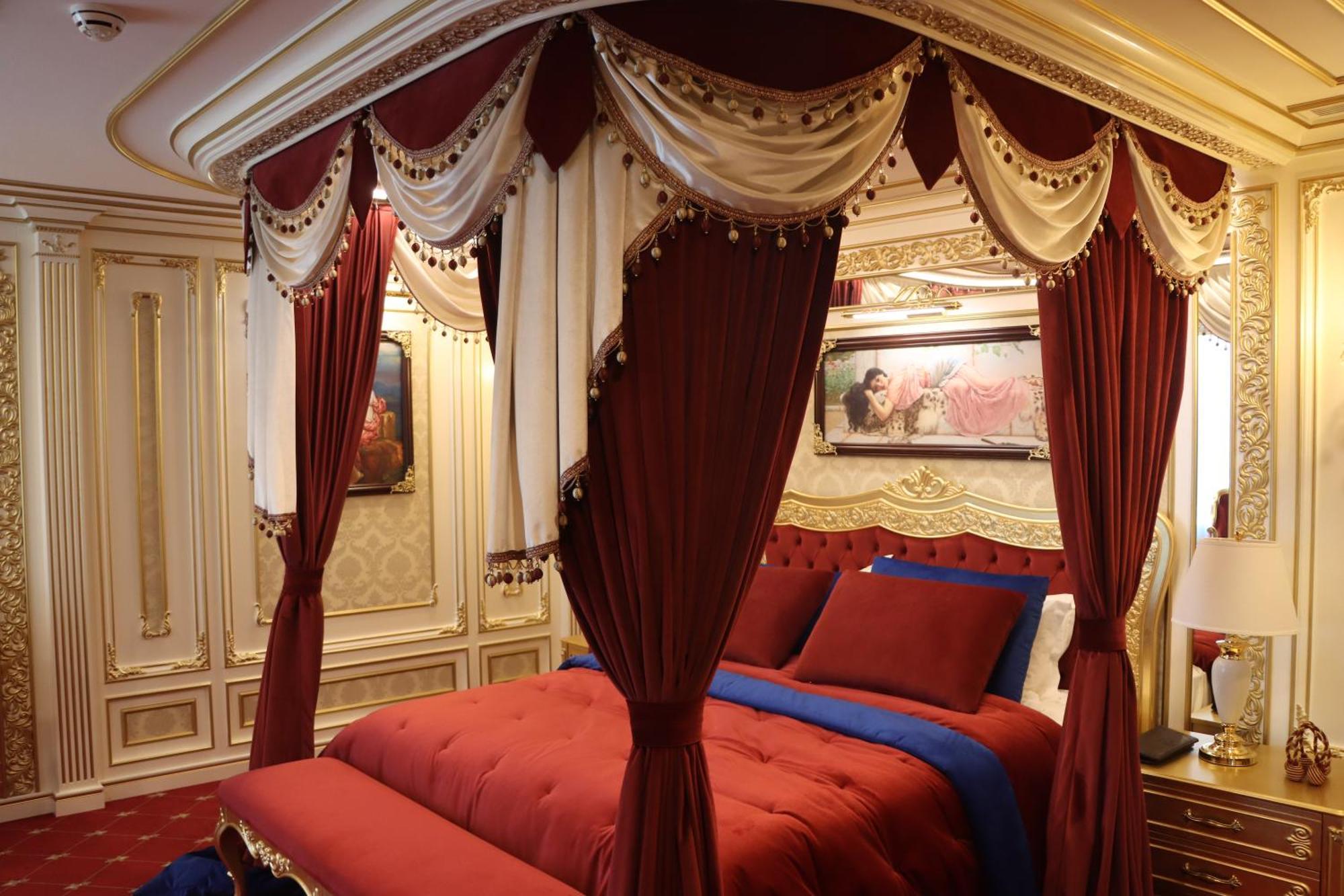 Cristal Erbil Hotel エクステリア 写真 A bedroom in the Imperial Suite