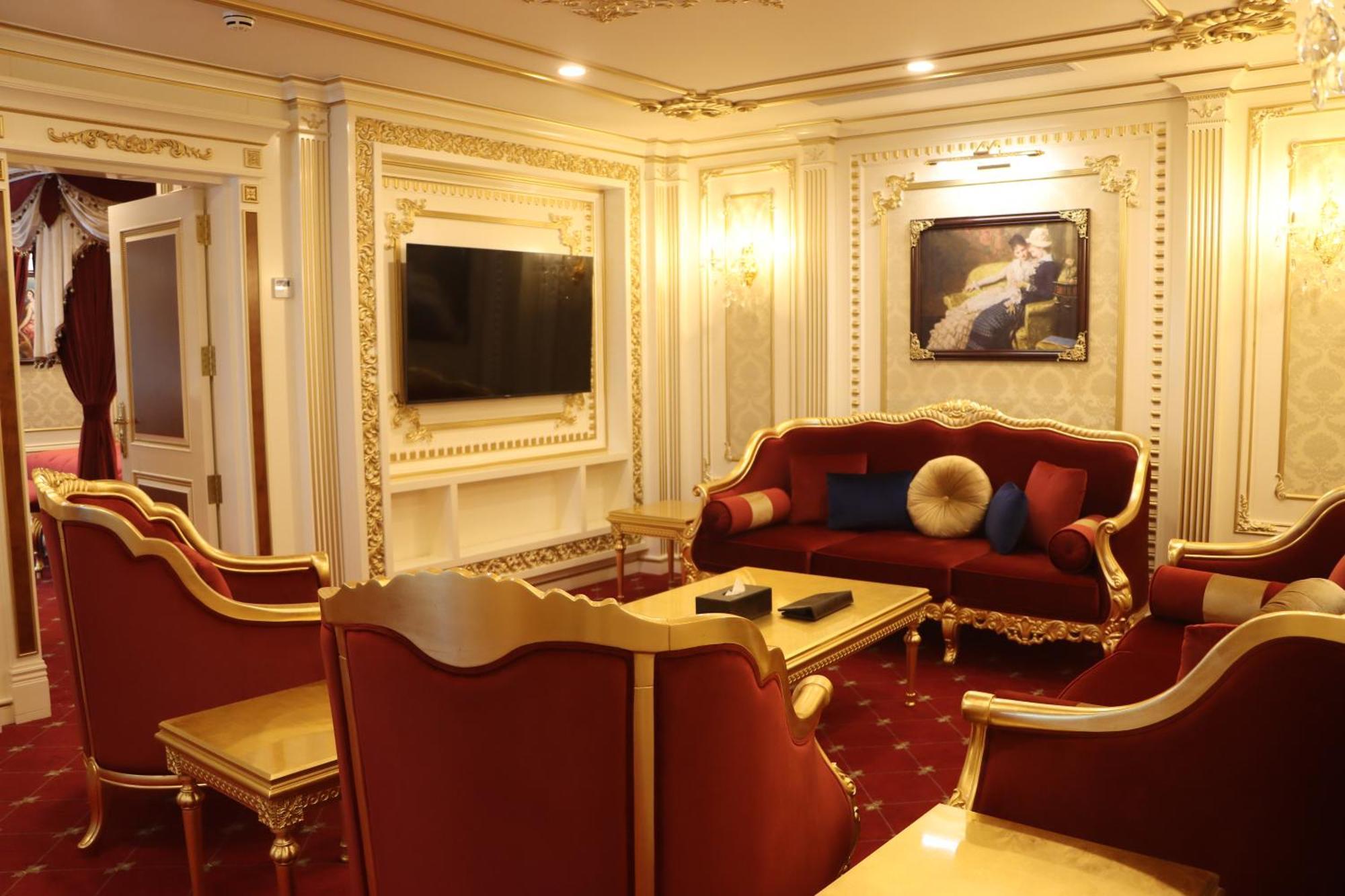 Cristal Erbil Hotel エクステリア 写真 The living room of the Imperial Suite