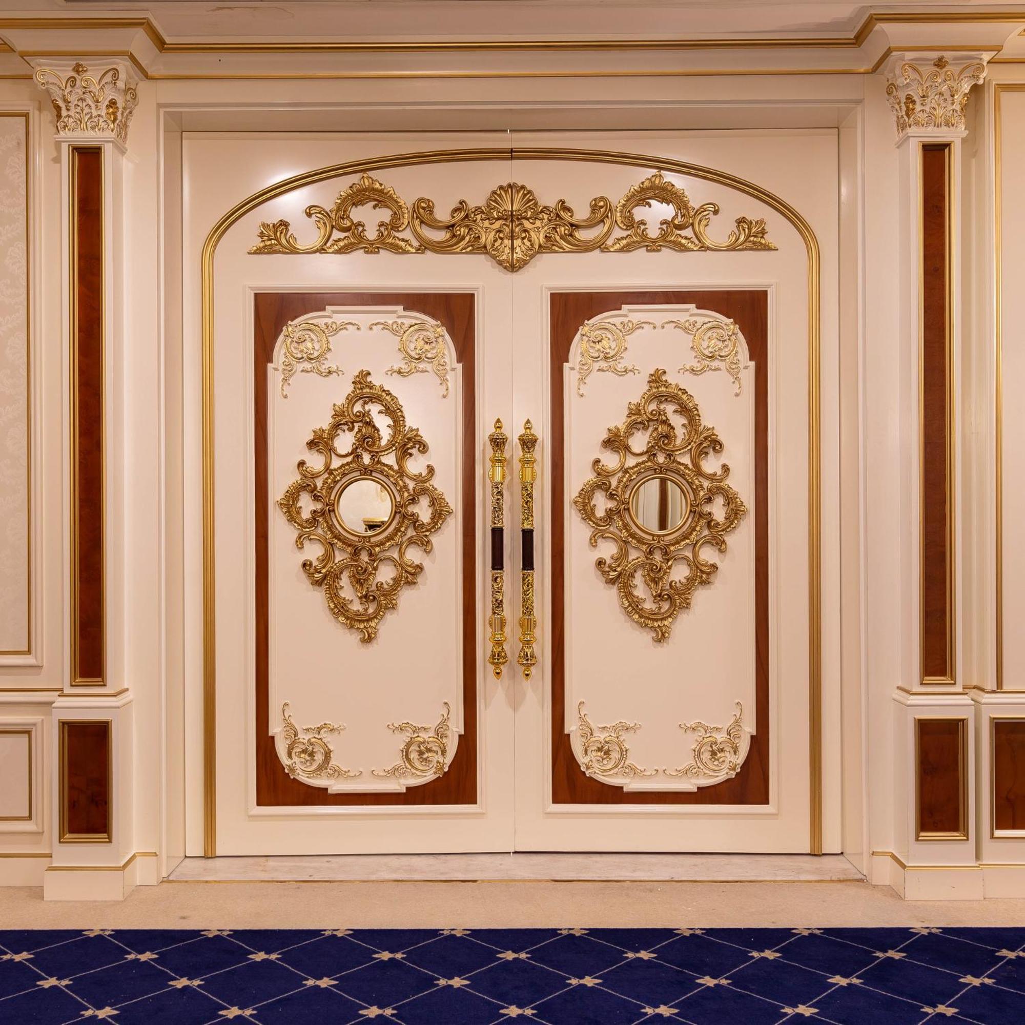Cristal Erbil Hotel エクステリア 写真 Door of the Russian embassy in Paris