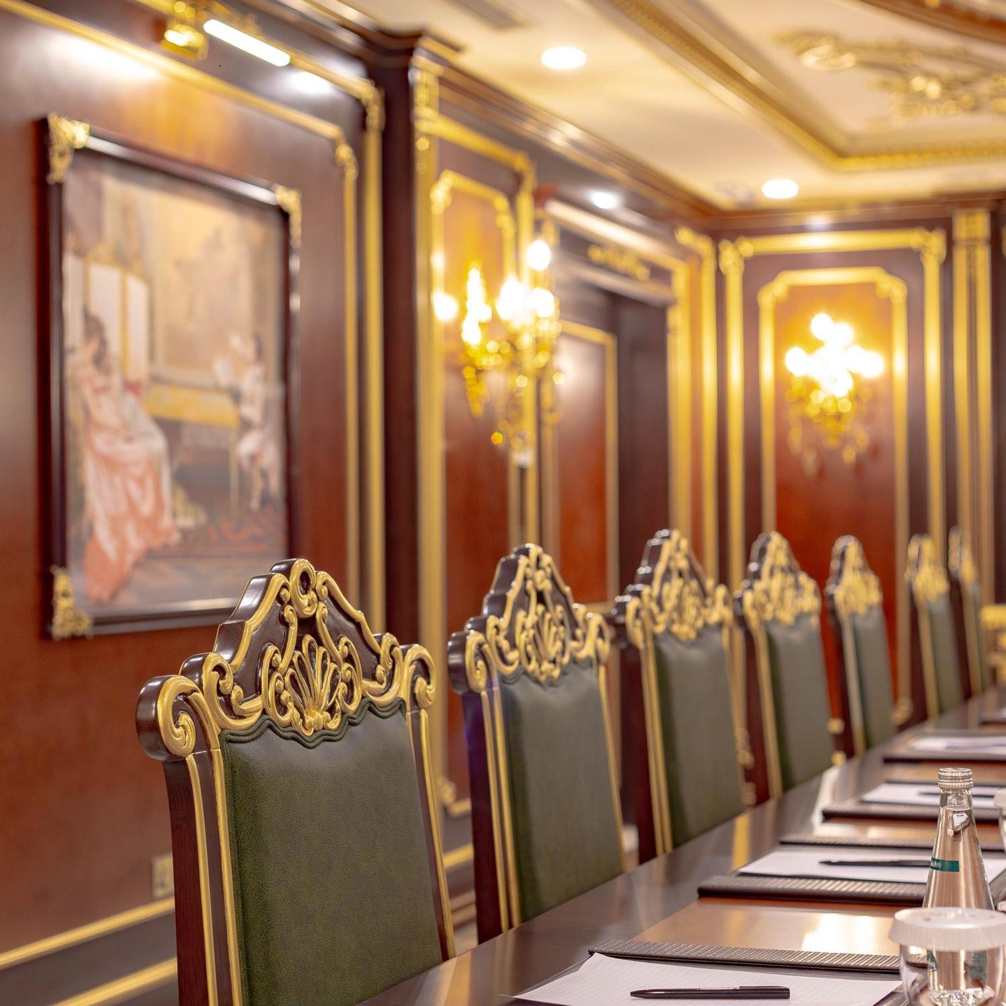 Cristal Erbil Hotel エクステリア 写真 The interior of the restaurant