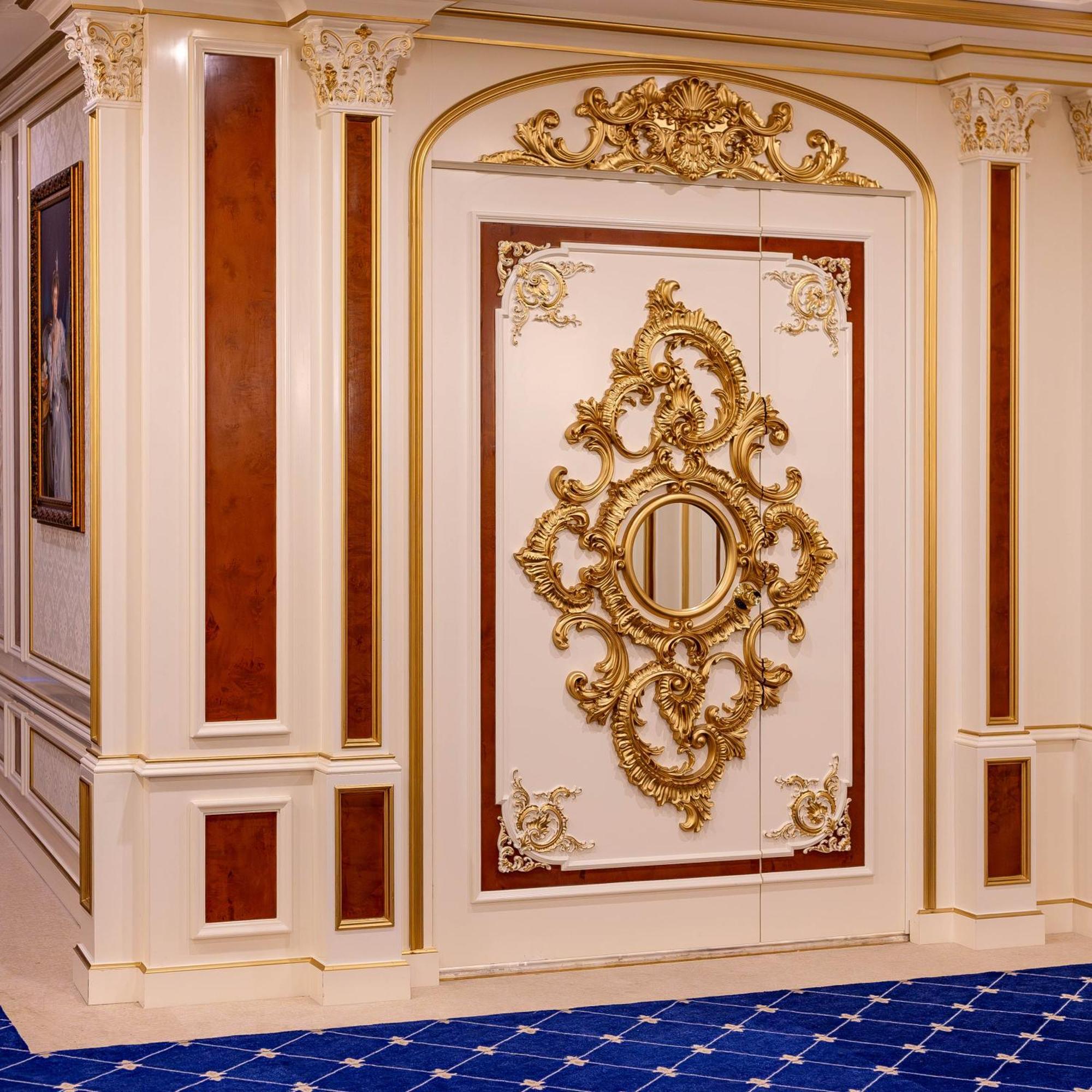 Cristal Erbil Hotel エクステリア 写真 A wall decorated with stucco