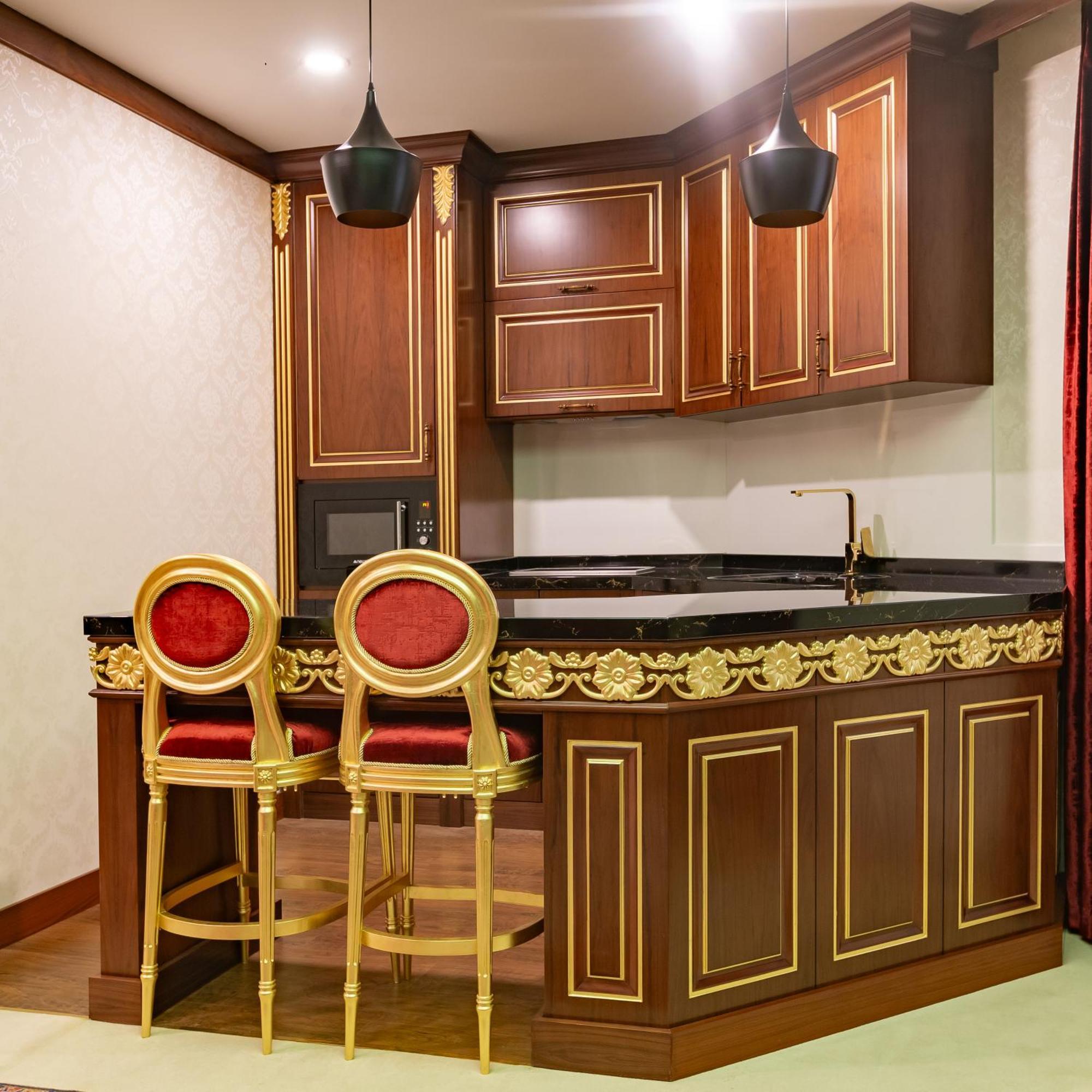 Cristal Erbil Hotel エクステリア 写真 A wet bar in a hotel suite