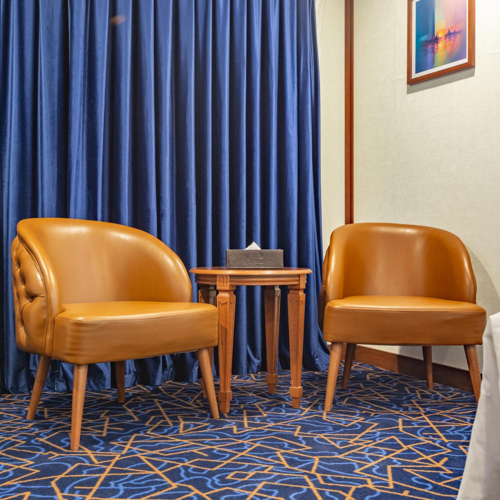 Cristal Erbil Hotel エクステリア 写真 A pair of club chairs